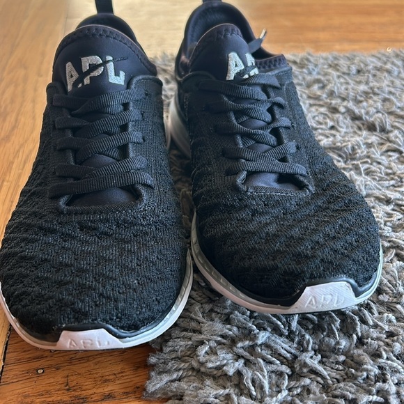 Women's APL Techloom Phantom Sneaker Black Metallic Silver Size 7 - Picture 3 of 10